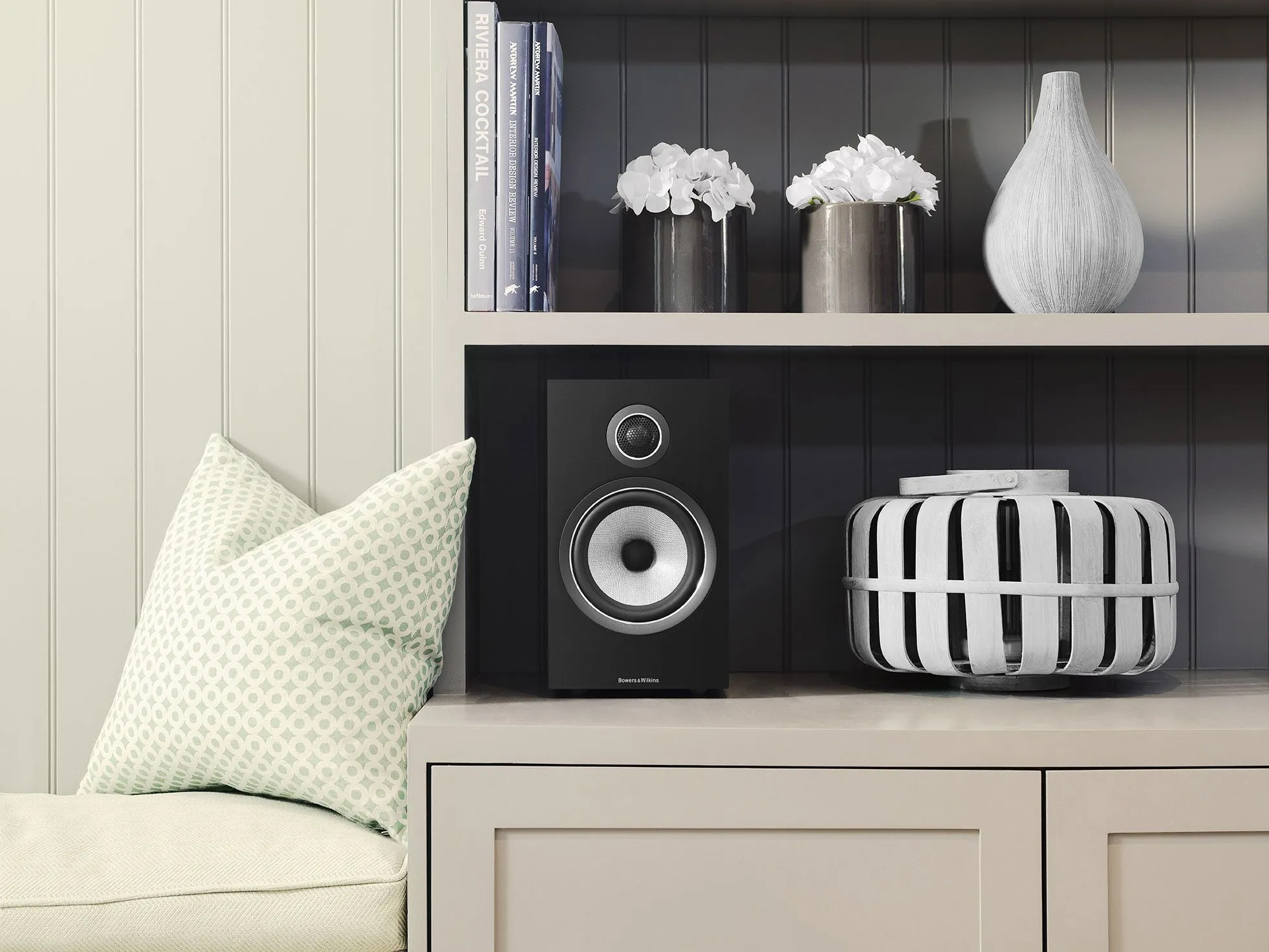 Картинка Полочная акустическая система Bowers & Wilkins 706 S2 Gloss Black - лучшая цена, доставка по России. Фото N2