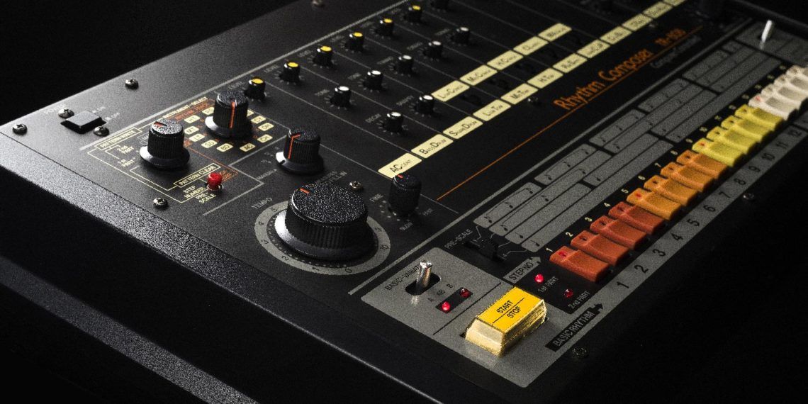 Драм-машина Roland TR-808 включена в технологический Зал славы